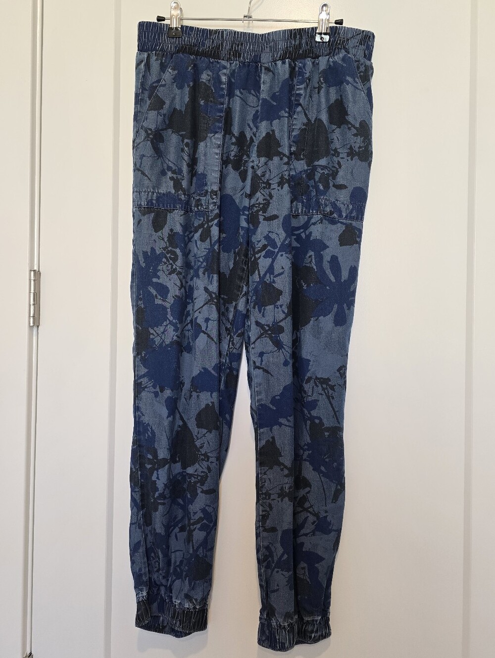 Juicy Couture Blue Floral Camo Jogger Lightweight Denim Pants